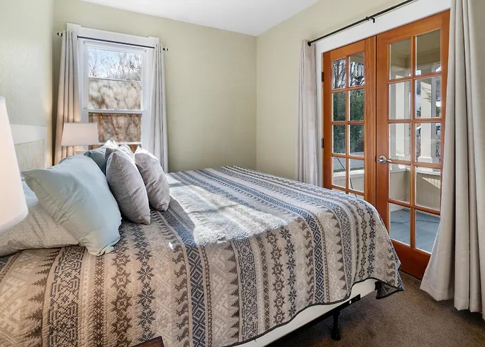 Pioneer Vacation Rentals - Pioneer South Downtown Ashland