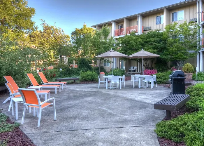 Ashland Hills Hotel & Suites